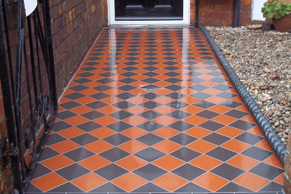 Traditional ‘Dorchester’ pattern black and red squares