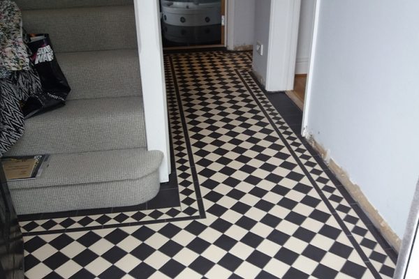 Check pattern using 106mm squares with a ‘Kingsley’ border.